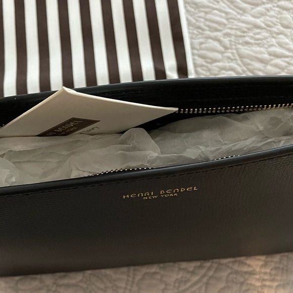 Henri Bendel W57th Cosmetic Clutch with dust bag - Picture 2 of 8